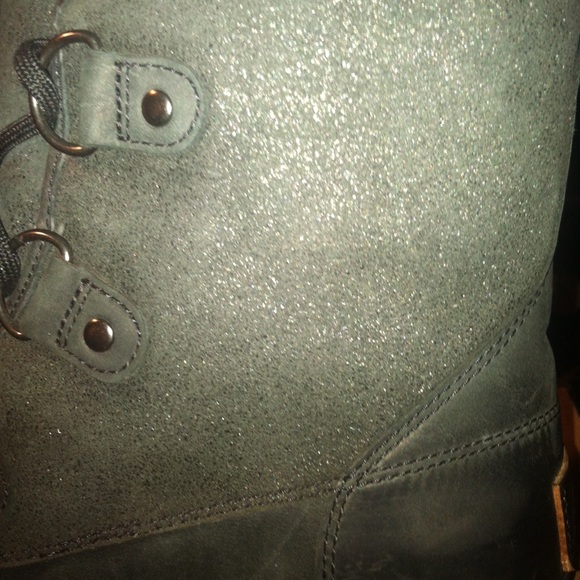 Ugg Cecile Boots-SOLD - Picture 4 of 8